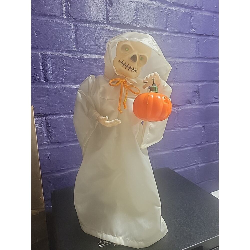 Witch Time 16" Illuminated Robed Skeleton With Music Halloween 1990 Figure